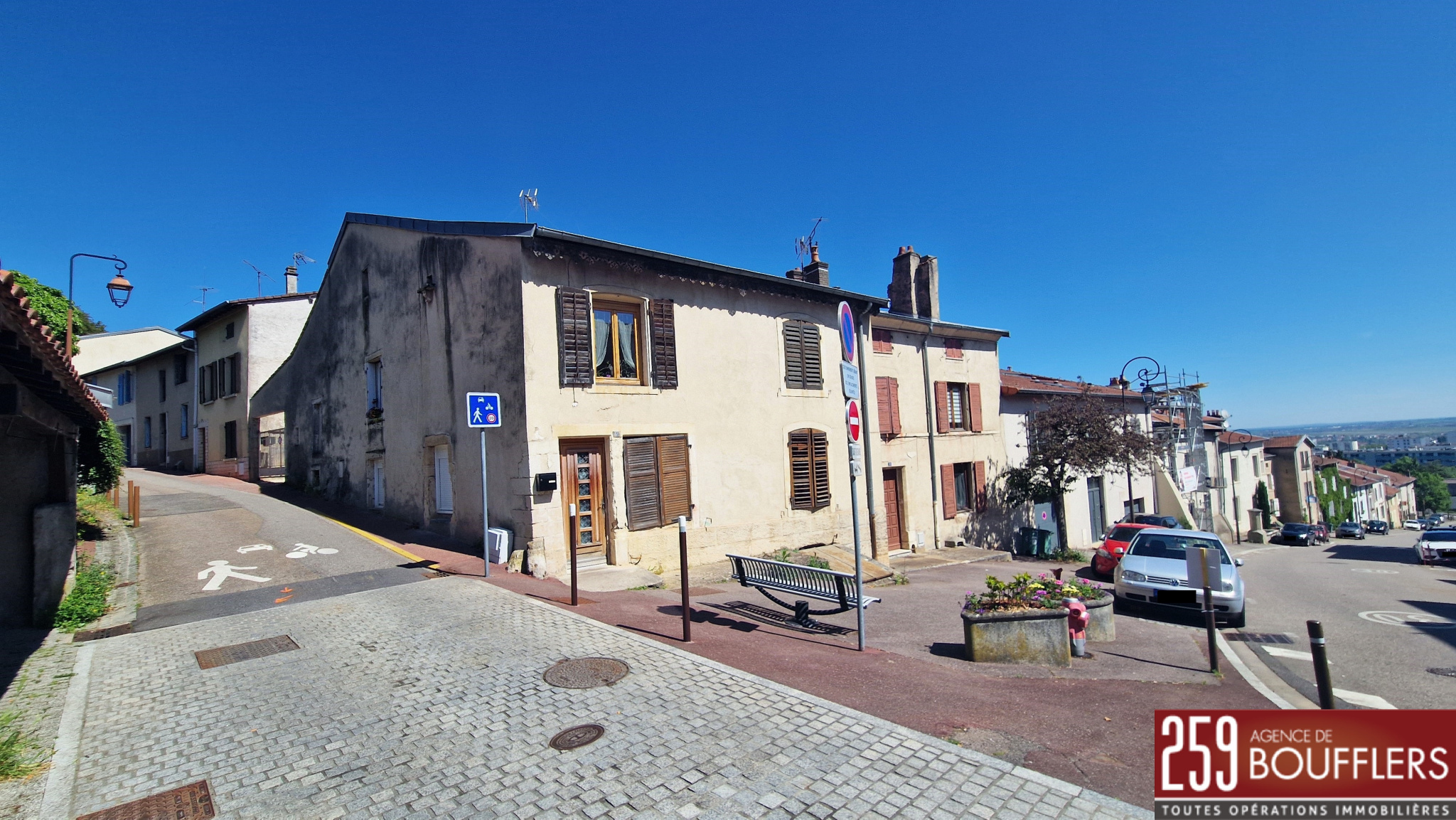 VANDOEUVRE-LES-NANCY / DUPLEX AVEC BALCON, JARDINET ET PARKI